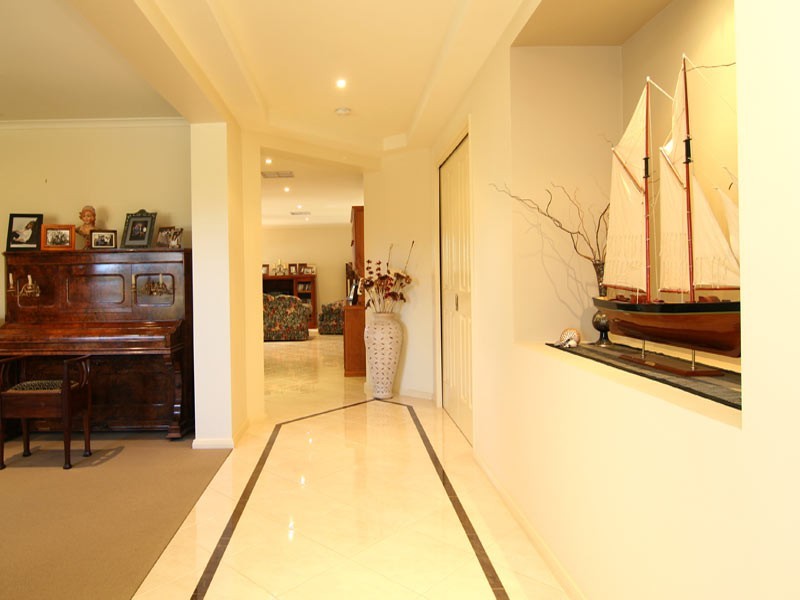 58 Carolyn Way, Maiden Gully VIC 3551