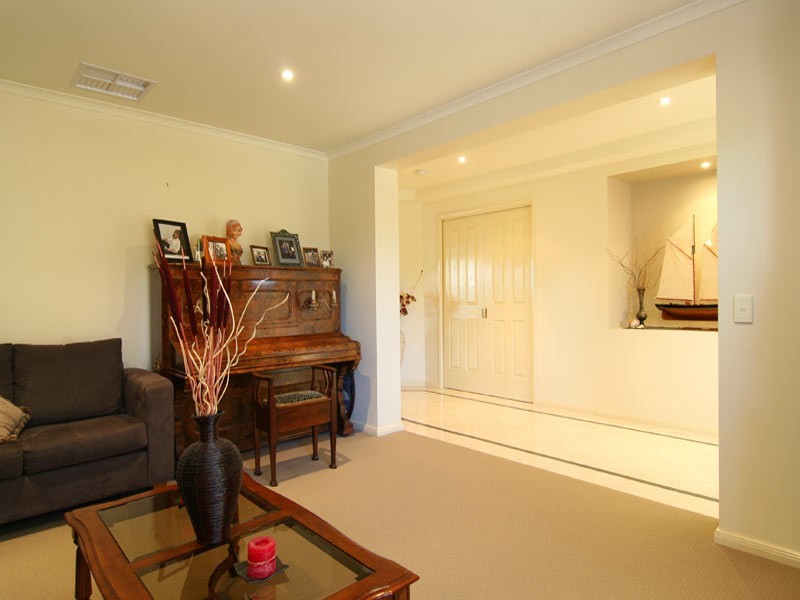 58 Carolyn Way, Maiden Gully VIC 3551