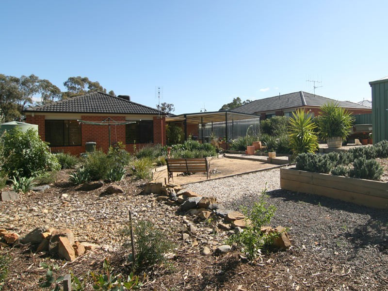 58 Carolyn Way, Maiden Gully VIC 3551