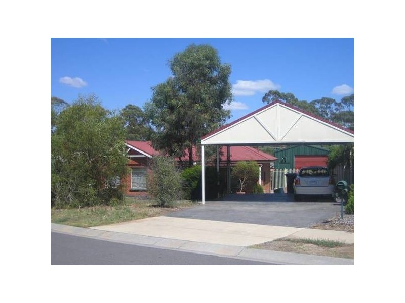 8 Diamond Crt, Kangaroo Flat VIC 3555