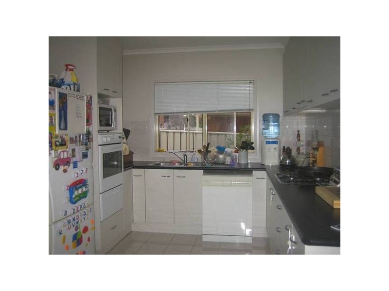 8 Diamond Crt, Kangaroo Flat VIC 3555