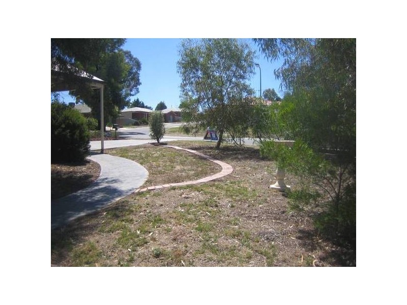 8 Diamond Crt, Kangaroo Flat VIC 3555