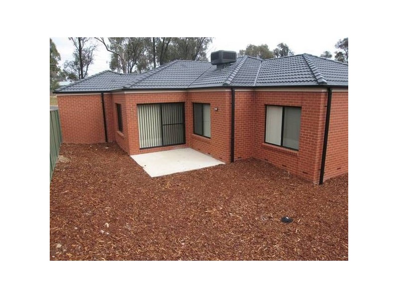 141 Edwards Road, Strathdale VIC 3550