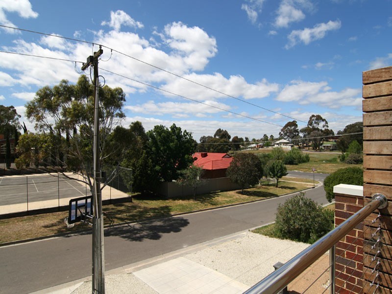 1B Sterry Street, Golden Square VIC 3555