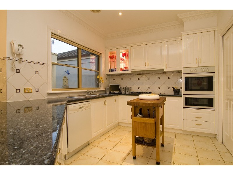 27 Chelsea Boulevard, Strathdale VIC 3550