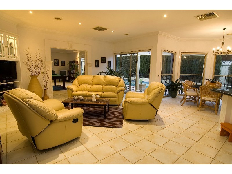 27 Chelsea Boulevard, Strathdale VIC 3550