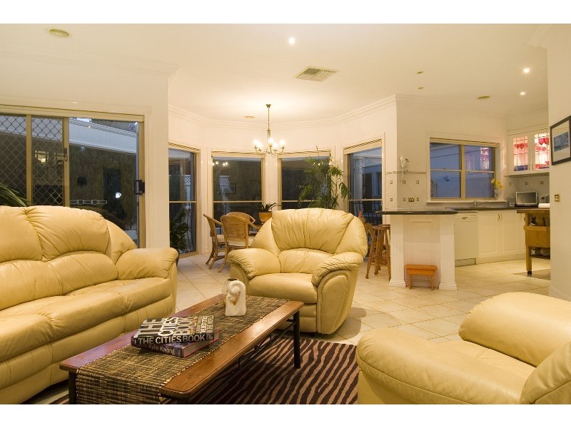 27 Chelsea Boulevard, Strathdale VIC 3550