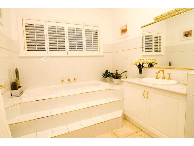 27 Chelsea Boulevard, Strathdale VIC 3550