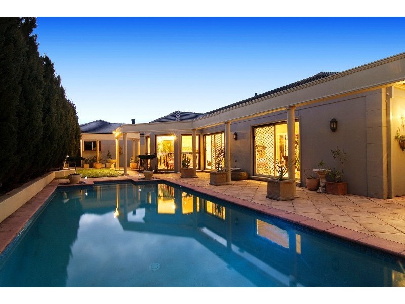 27 Chelsea Boulevard, Strathdale VIC 3550