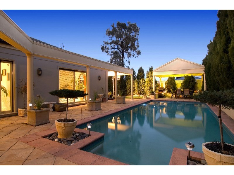 27 Chelsea Boulevard, Strathdale VIC 3550