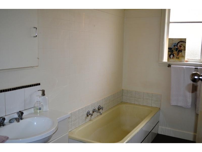 3 Ewing Avenue, Flora Hill VIC 3550