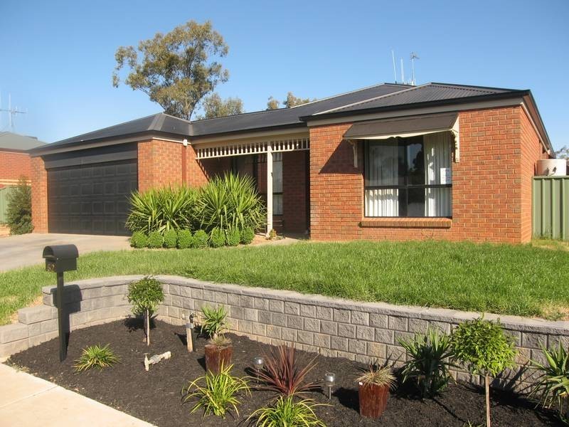52 Carolyn Way, Maiden Gully VIC 3551