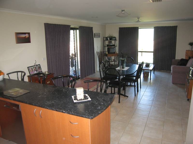 52 Carolyn Way, Maiden Gully VIC 3551