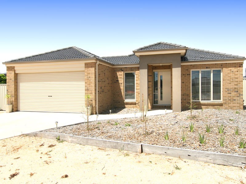 17 Lorikeet Drive, Epsom VIC 3551