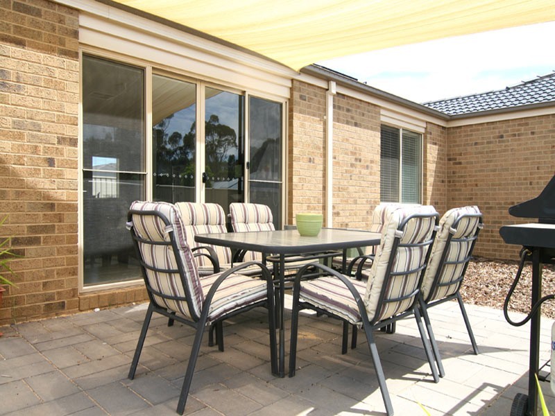 17 Lorikeet Drive, Epsom VIC 3551