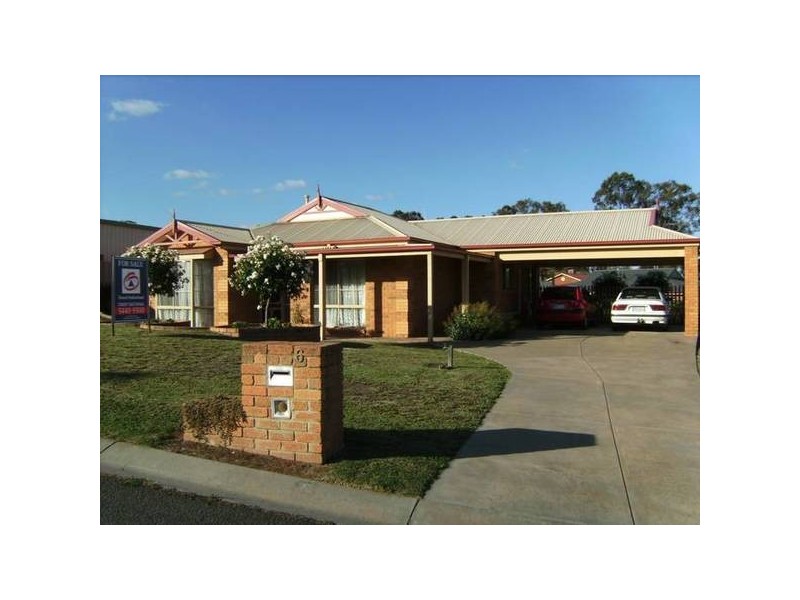 6 Julie Court, Kangaroo Flat VIC 3555