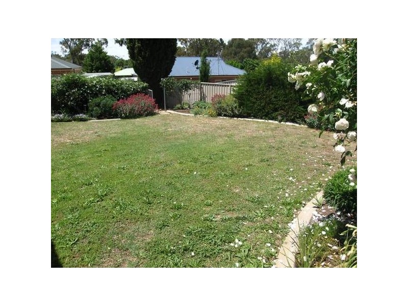 6 Julie Court, Kangaroo Flat VIC 3555