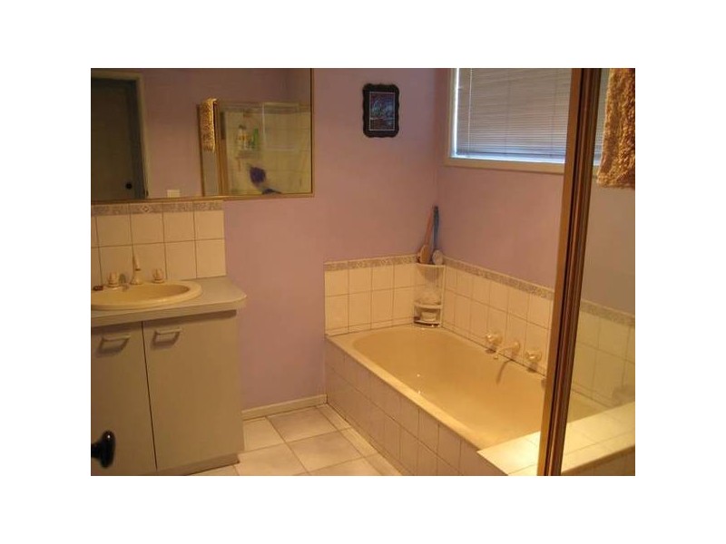 20 Mockridge Dive, Kangaroo Flat VIC 3555