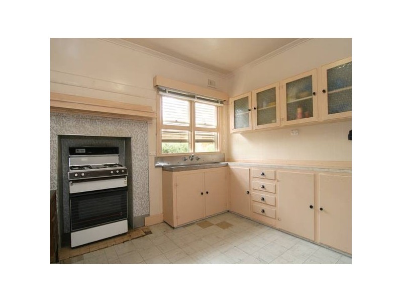 14 May Street, Kangaroo Flat VIC 3555