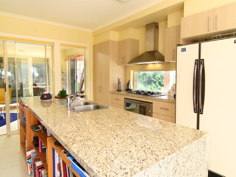 12 Elwood Drive, Strathdale VIC 3550