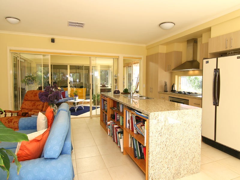 12 Elwood Drive, Strathdale VIC 3550