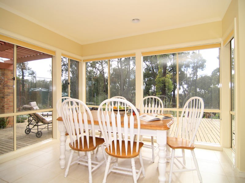 12 Elwood Drive, Strathdale VIC 3550