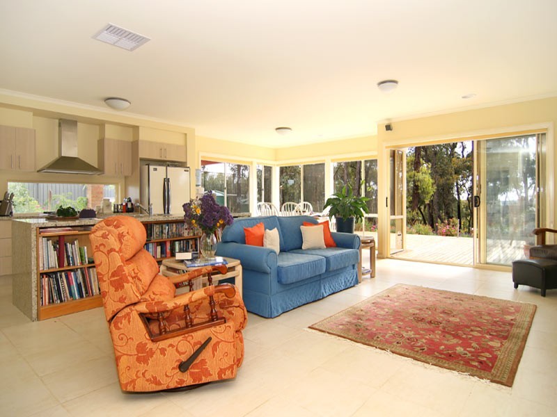 12 Elwood Drive, Strathdale VIC 3550