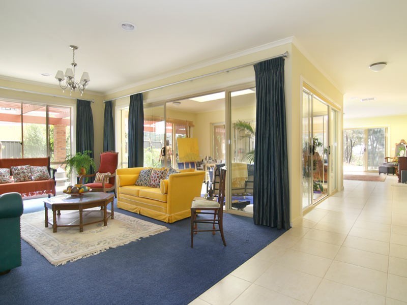 12 Elwood Drive, Strathdale VIC 3550