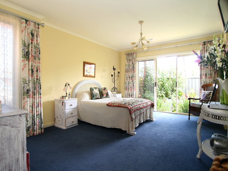 12 Elwood Drive, Strathdale VIC 3550