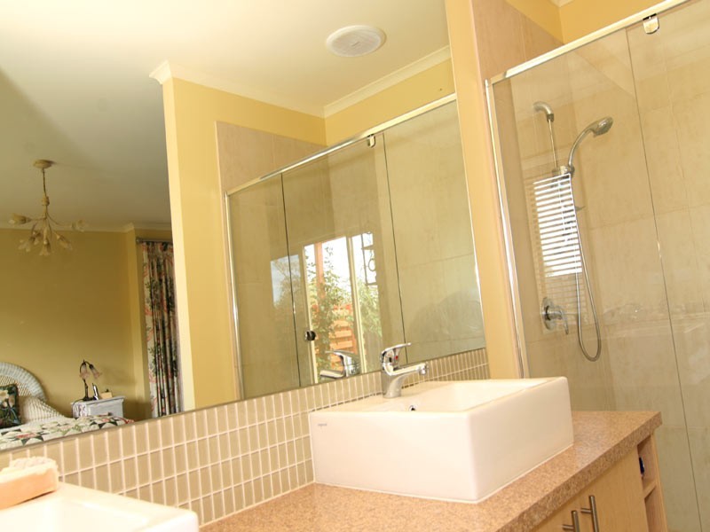 12 Elwood Drive, Strathdale VIC 3550