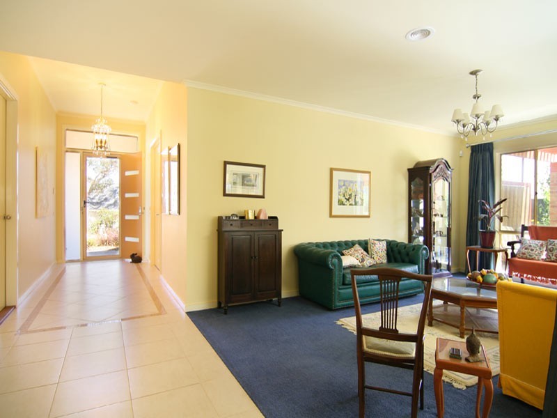 12 Elwood Drive, Strathdale VIC 3550