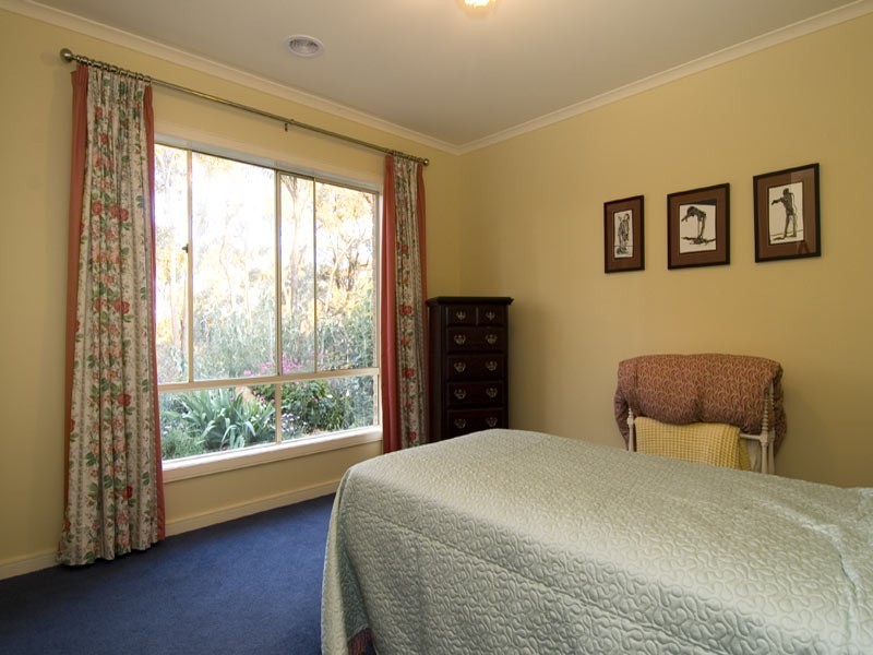 12 Elwood Drive, Strathdale VIC 3550