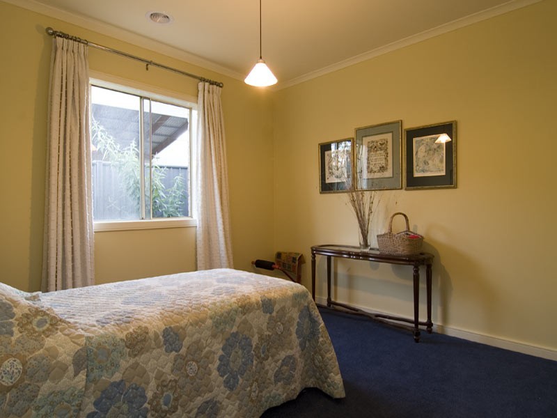 12 Elwood Drive, Strathdale VIC 3550