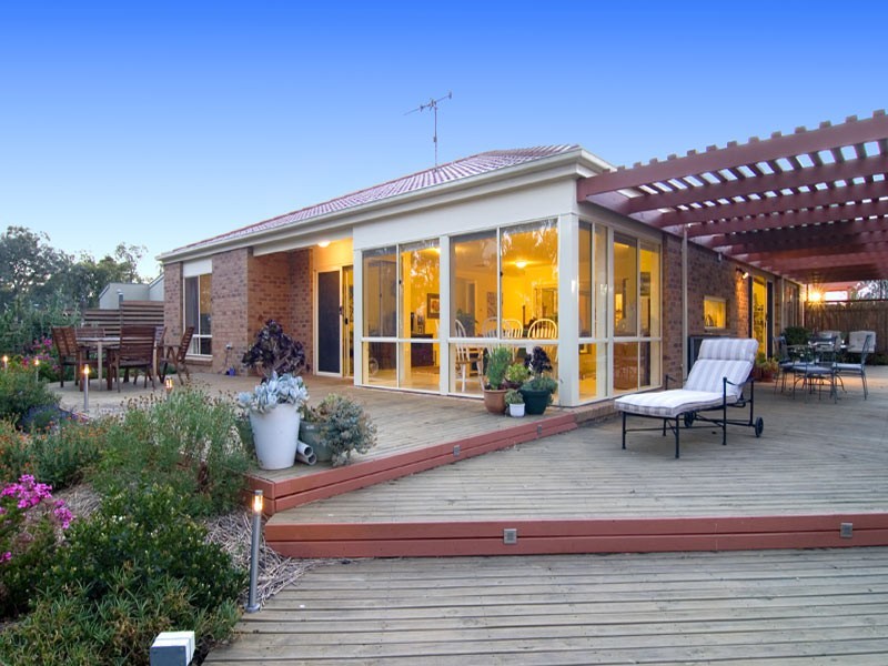 12 Elwood Drive, Strathdale VIC 3550