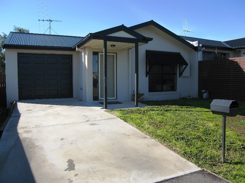 27 Youlden Street, California Gully VIC 3556