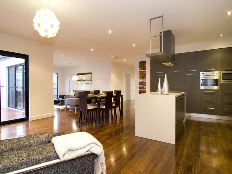 8 Isabella Grove, Strathdale VIC 3550