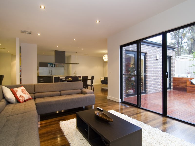 8 Isabella Grove, Strathdale VIC 3550