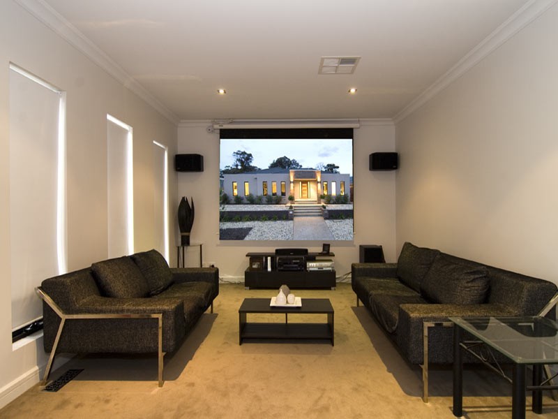 8 Isabella Grove, Strathdale VIC 3550