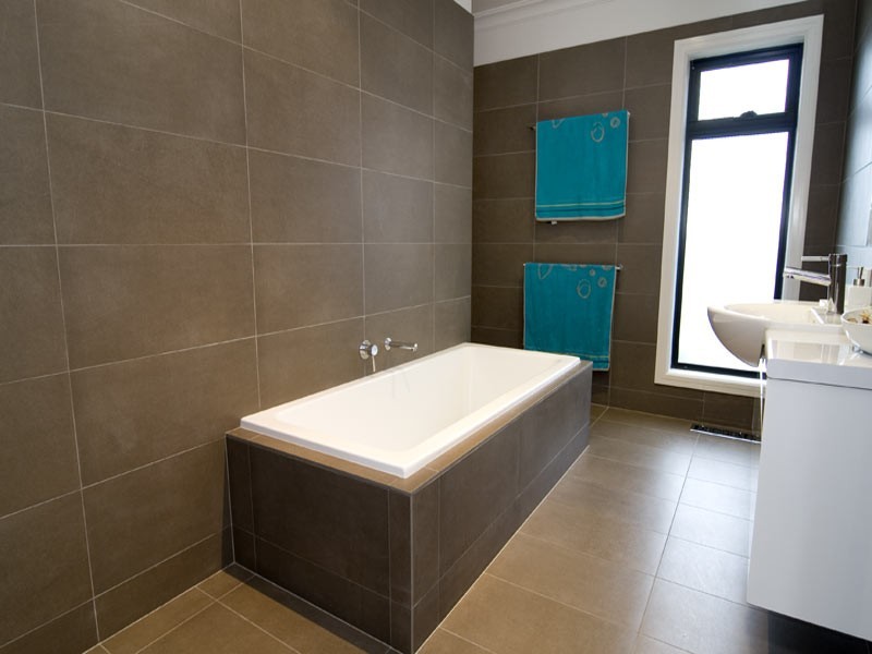 8 Isabella Grove, Strathdale VIC 3550