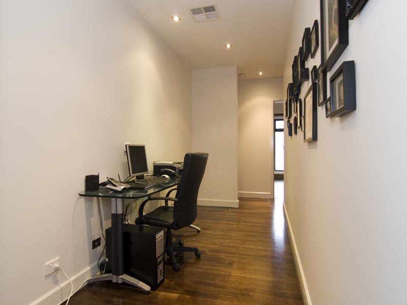 8 Isabella Grove, Strathdale VIC 3550