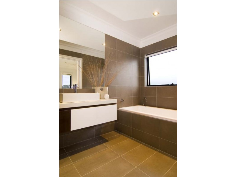 8 Isabella Grove, Strathdale VIC 3550