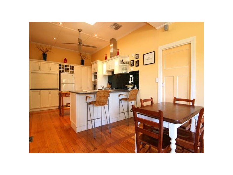 28 Rodney Street, Quarry Hill VIC 3550