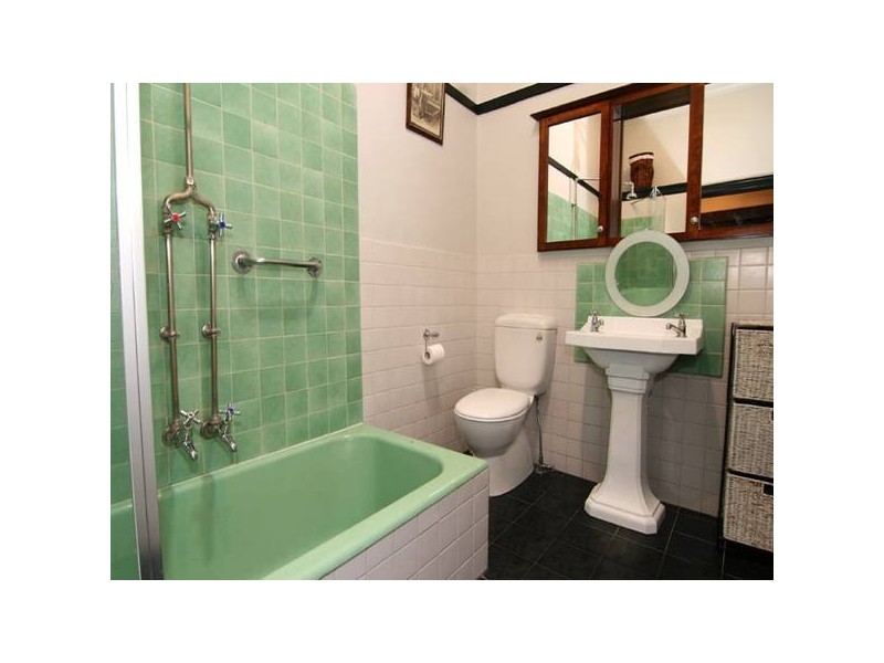 28 Rodney Street, Quarry Hill VIC 3550