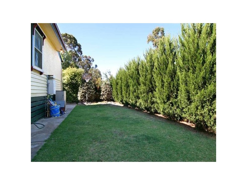 28 Rodney Street, Quarry Hill VIC 3550