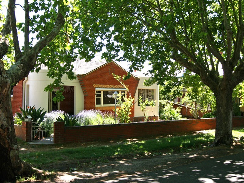 2 Marks Street, Quarry Hill VIC 3550