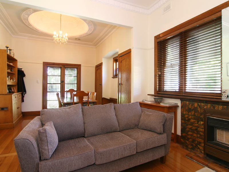 2 Marks Street, Quarry Hill VIC 3550