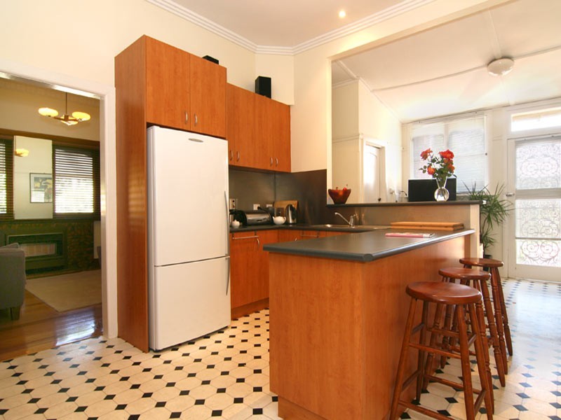 2 Marks Street, Quarry Hill VIC 3550