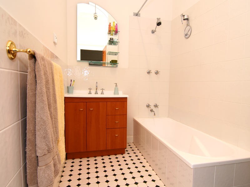 2 Marks Street, Quarry Hill VIC 3550