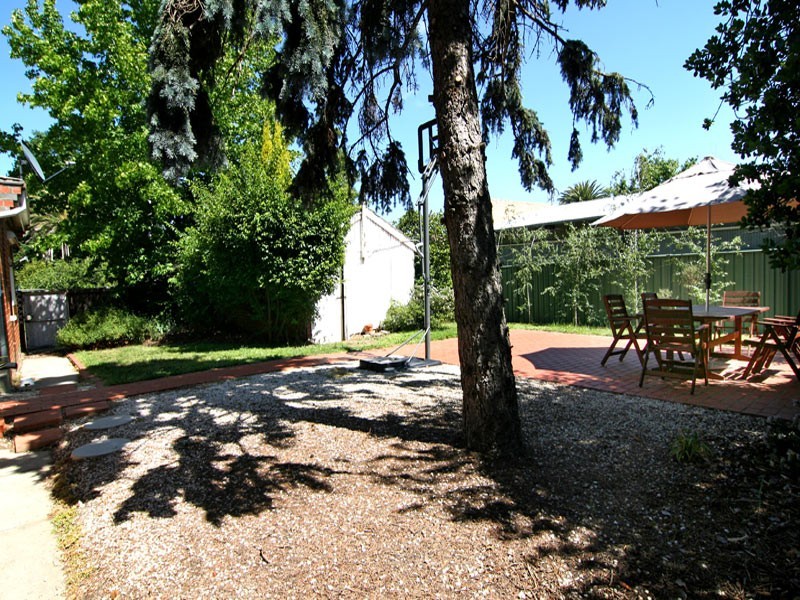 2 Marks Street, Quarry Hill VIC 3550