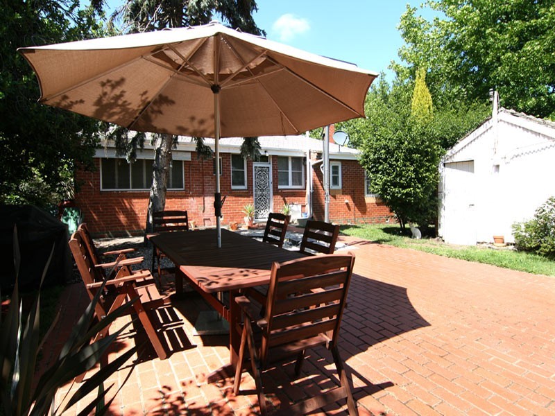 2 Marks Street, Quarry Hill VIC 3550